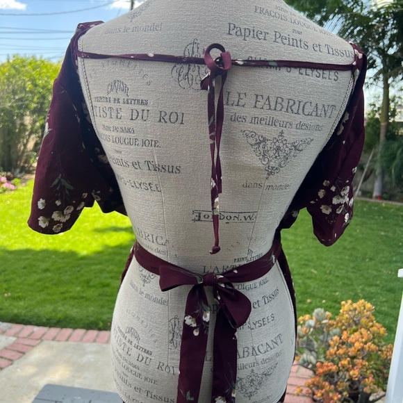 Sadie & Sage Red and White Floral Jumpsuit with V-Neck - Picture 9 of 13